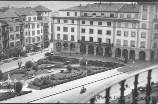 Postais: CALLES FERNANDO EL CAT&Oacute;LICO Y ASILO CALZADA Y JARDINES