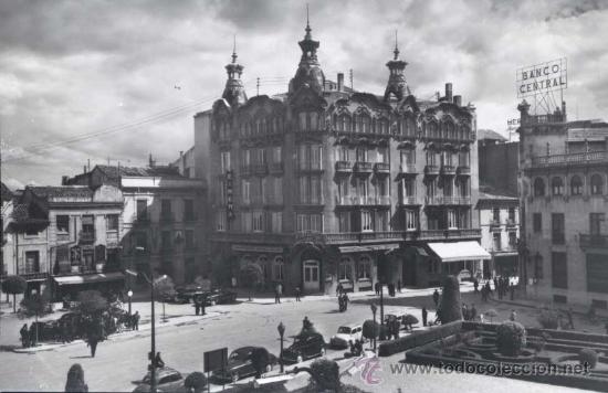 Postkarten: ALBACETE.- PLAZA DEL CAUDILLO Y GRAN HOTEL