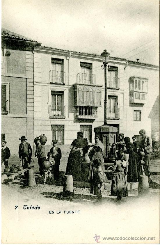 Postales: En la fuente - Foto 1
