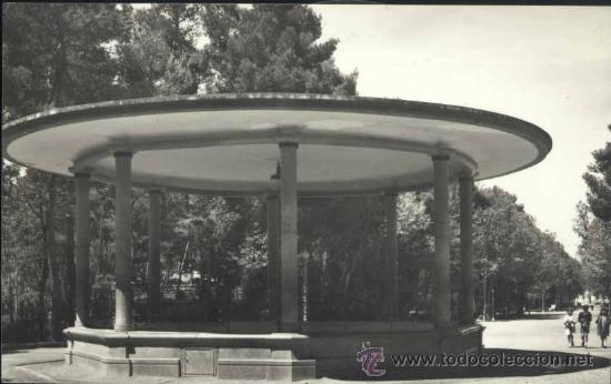 Postales: ALBACETE.- PARQUE DE LOS M&Aacute;RTIRES.-TEMPLETE DE MUSICA