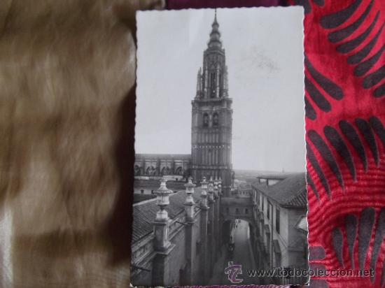 Cartes Postales: TOLEDO-V12- CIRCULADA-TORRE DE LA CATEDRAL Y ARCO-