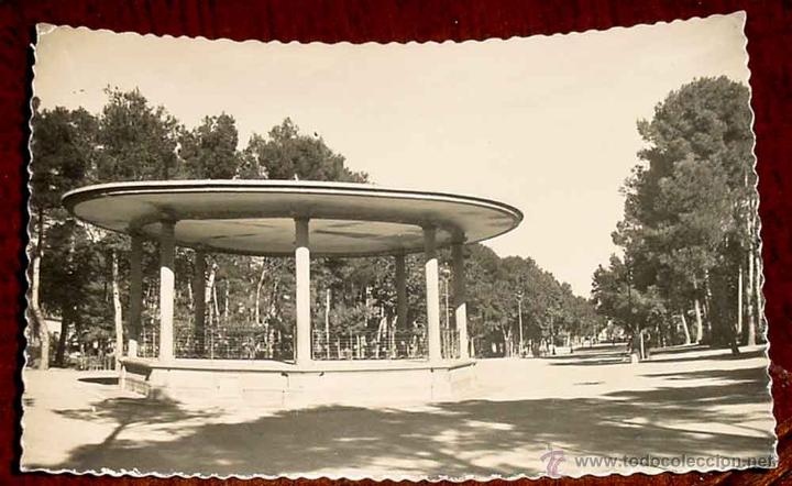 Postcards: ANTIGUA FOTO POSTAL DEALBACETE - PARQUE DE LOS MARTIRES, TEMPLETE DE LA MUSICA Y PASEO CENTRAL . GAR