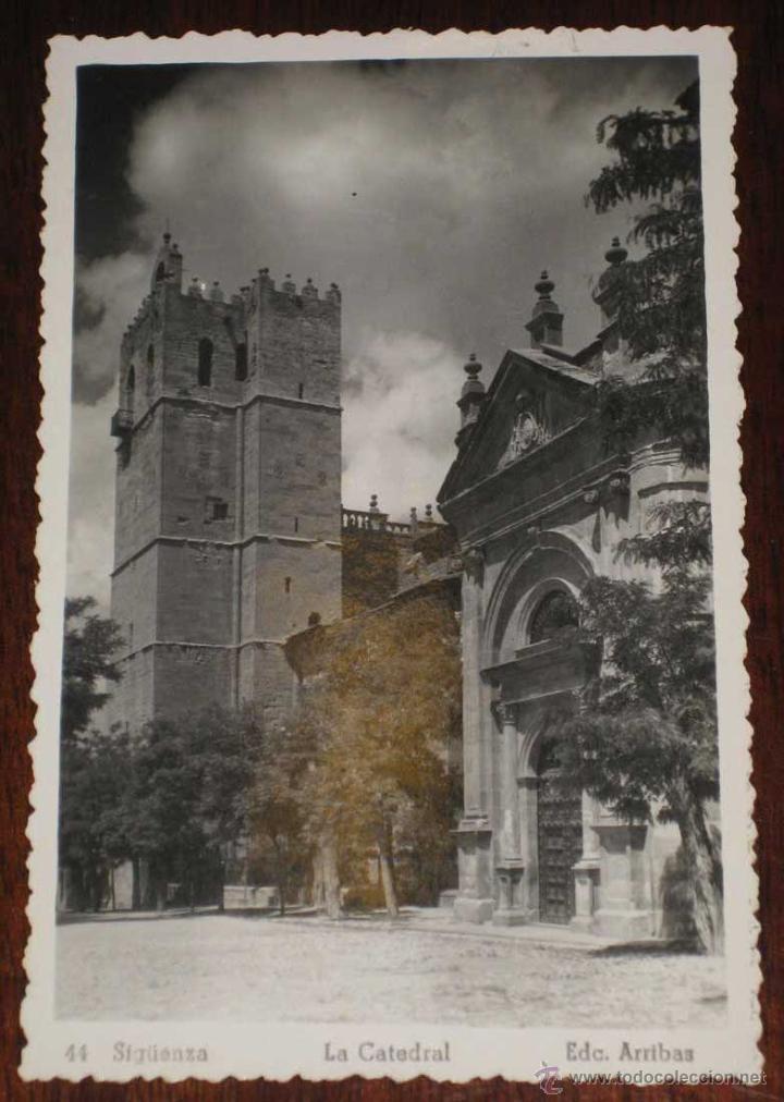 Postais: ANTIGUA FOTO POSTAL DE SIGUENZA - LA CATEDRAL - NO CIRCULADA - ED. ARRIBAS.