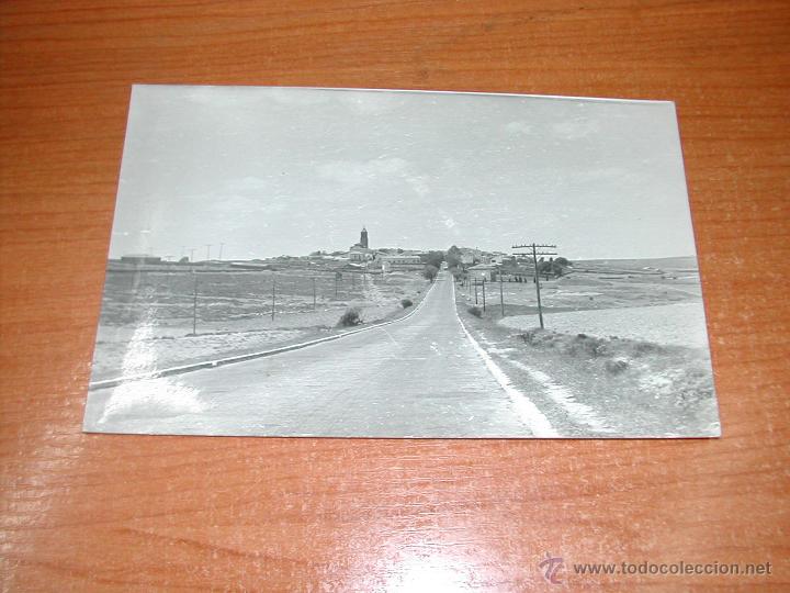 Postais: N&ordm; 6. ALCOLEA DEL PINAR. PERSPECTIVA Y CARRETERA. FOTO LARTIGA. A&Ntilde;OS 1950. 2000.