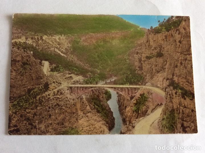 Cartoline: POSTAL FOTOGR&Aacute;FICA COLOREADA. PUENTE SOBRE EL R&Iacute;O TURIA. SANTA CRUZ DE MOYA. CUENCA.
