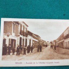 Postales: POSTAL HELLIN - AVENIDA DE LA LIBERTAD (SEGUNDO TROZO) PUBLICIDAD MARIANO ARAMBURU AL DORSO.