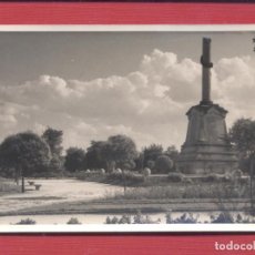 Postales: VILLARROBLEDO (ALBACETE) MONUMENTO Y PARQUE DE LOS MÁRTIRES, FOTO J. CASTELLANOS, S/C, VER FOTOS. Lote 356943215