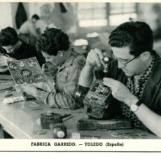 Postales: TOLEDO-FÁBRICA GARRIDO-BRUÑIDO Y ACABADO DEL DAMASQUINO-AÑO 1960-FOURNIER. Lote 374820759