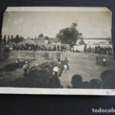 Postales: VILLACAÑAS TOLEDO JULIO 1931 CORRIDA DE TOROS AL DORSO ANOTACION PARTICIPANTES POSTAL FOTOGRAFICA. Lote 398956434