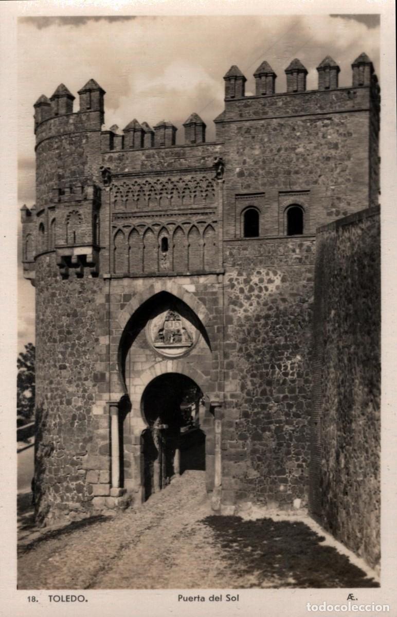 Postales: Toledo puerta del Sol sin circular - Foto 1