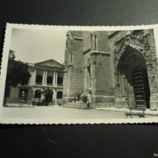 Postales: VALDEPEÑAS CIUDAD REAL PUERTA DE LOS APOSTOLES Y AYUNTAMIENTO