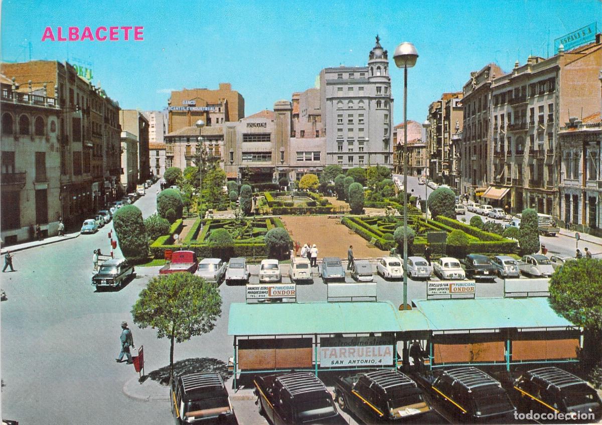 Postales: Postal de Albacete - Plaza del Caudillo con Coches de &Eacute;poca