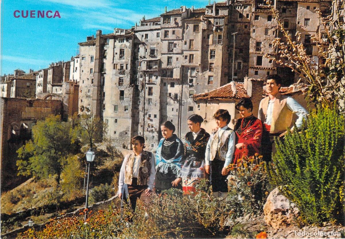 Postales: Postal de Cuenca: San Mart&iacute;n y Grupo Regional en Traje T&iacute;pico