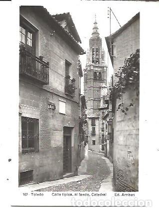 Postales: ANTIGUA POSTAL 102 TOLEDO CALLE TIPICA AL FONDO CATEDRAL ED ARRIBAS