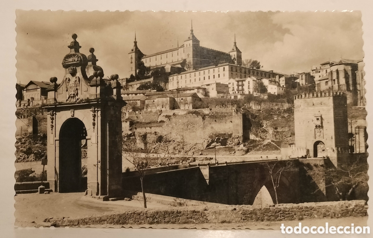 Postales: Toledo,El Alc&aacute;zar desde el puente Alc&aacute;ntara,antes del Asedio