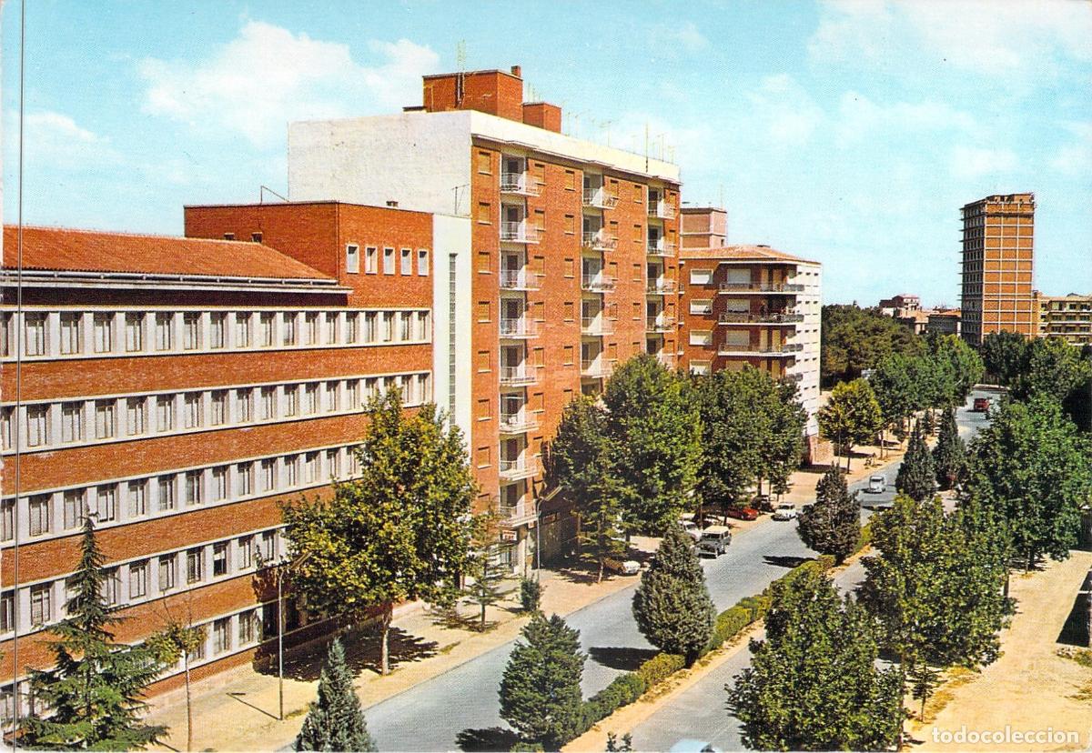 Postales: Postal de Albacete: Avenida de Rodr&iacute;guez Acosta y Edificios Modernos