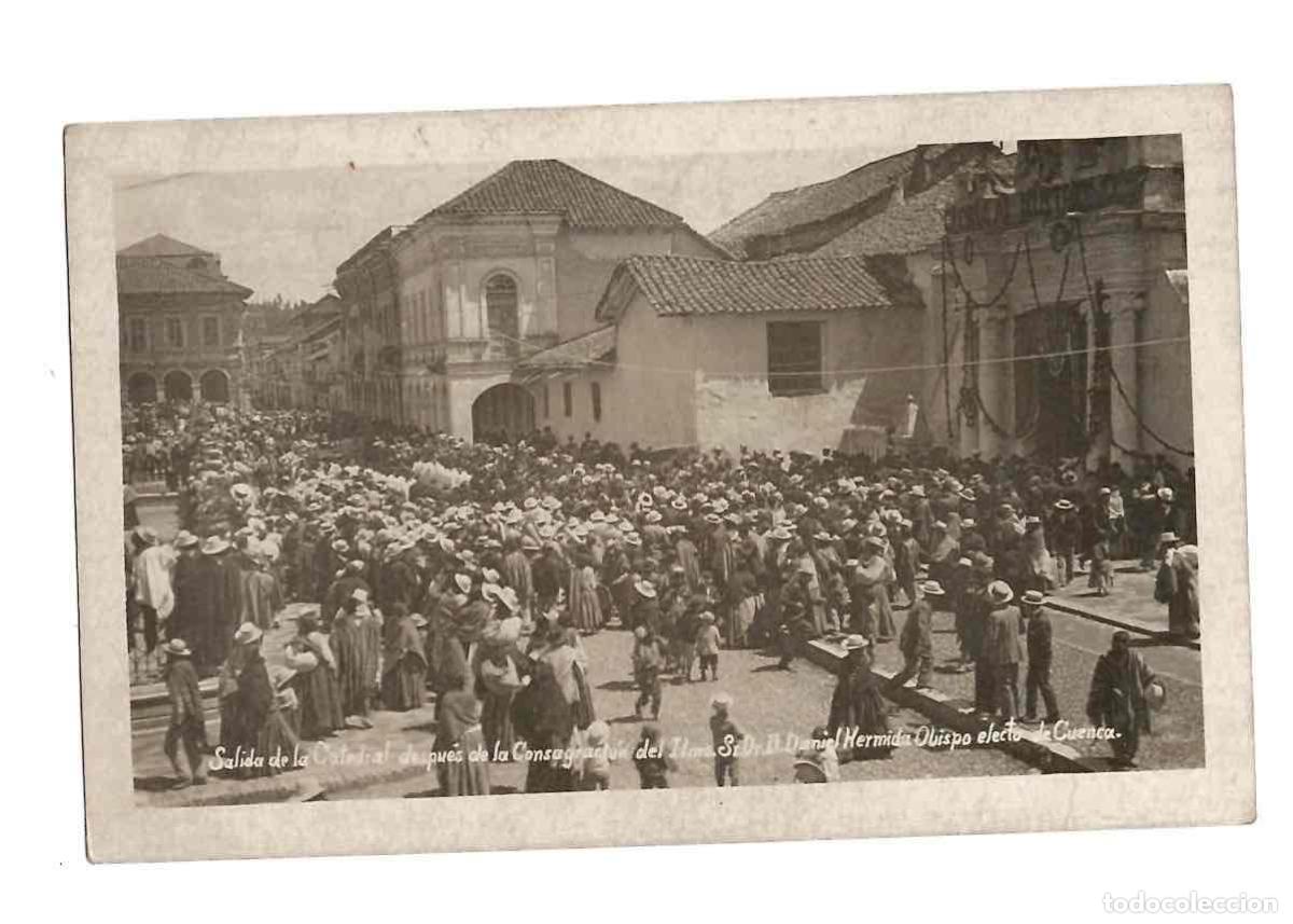 Postales: TARJETA POSTAL CUENCA SALIDA DE LA CATEDRAL DESPUES DE LA CONSAGRACION DEL ILMO. SR. D. DANIEL HERMI