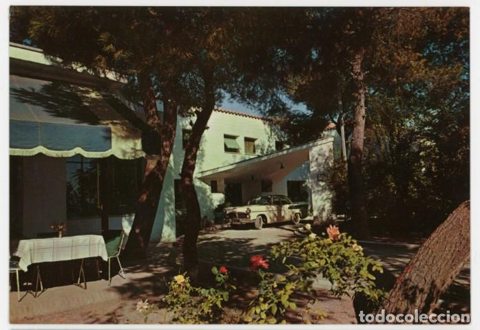 Postales: em04543 manzanares albergue de carretera jardin y fachada fisa Simca Chambord sc