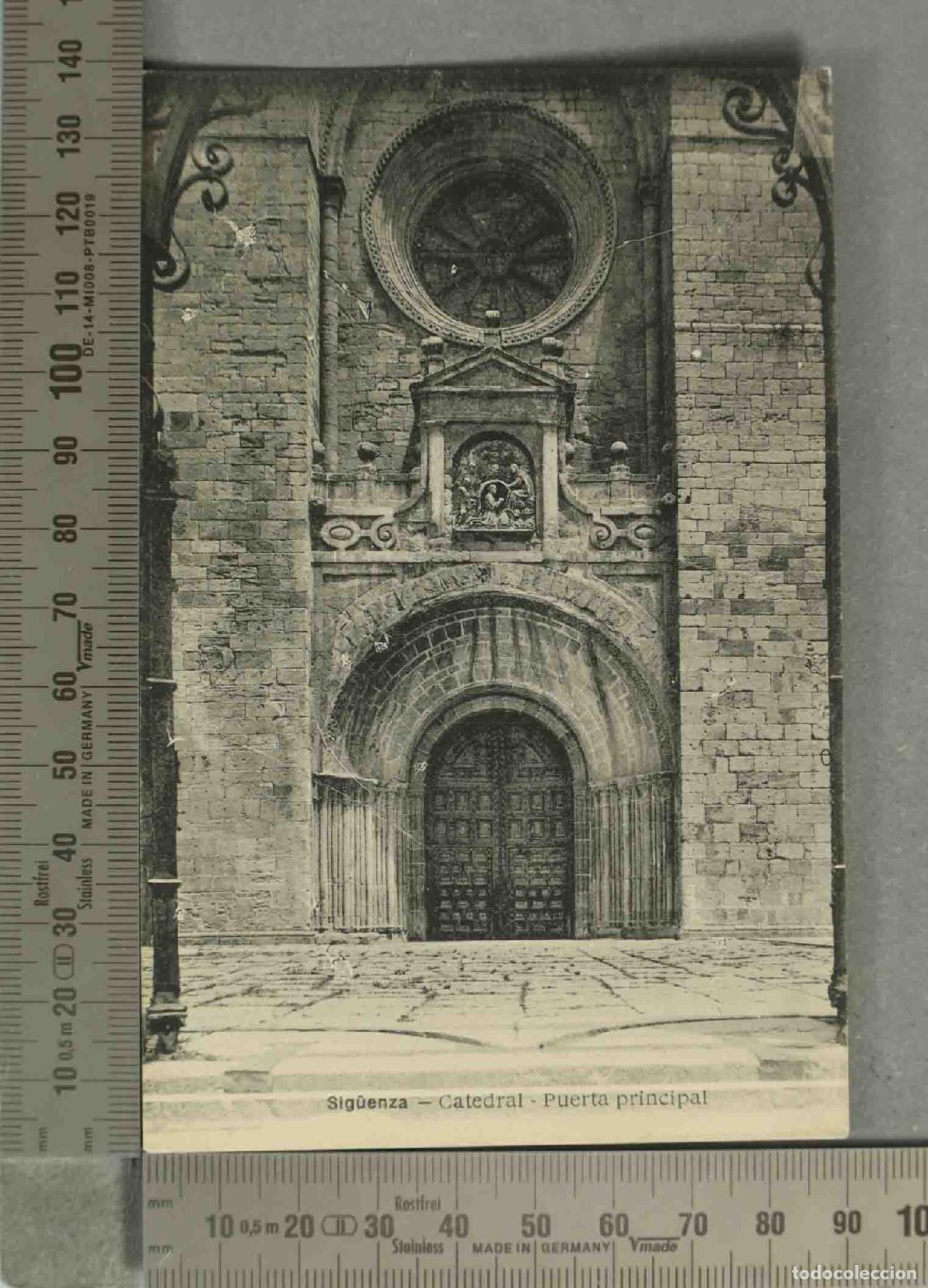 Cartoline: POSTAL. Sig&uuml;enza &mdash; catedral - puerta principal