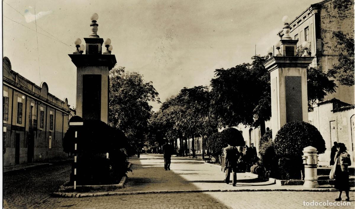 Postales: POSTAL DE CASTILLA LA MANCHA. VALDEPE&Ntilde;AS. AVENIDA DEL GENERALISIMO. P-CASMA-133