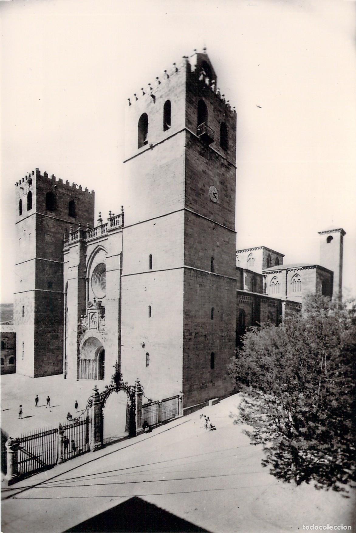 Postales: Postal de la Catedral de Sig&uuml;enza: Fachada y Torre del Sant&iacute;simo