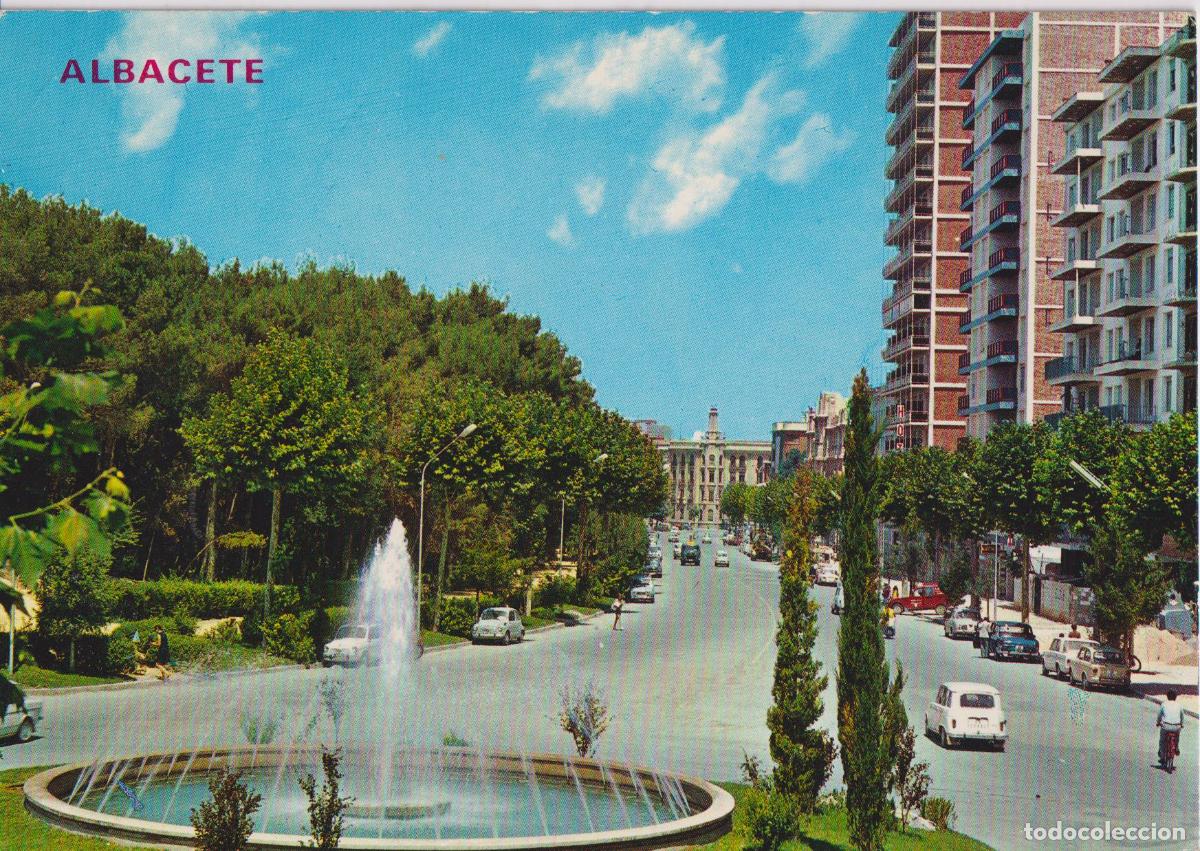 Postales: ALBACETE (CASTILLA LA MANCHA) AVDA. RODRIGUEZ ACOSTA Y PARQUE &ndash; EDICIONES PARIS N&ordm;111 &ndash; S/C
