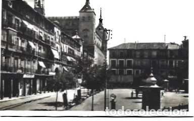 Postales: Espana + & Espanha & Postal, Toledo, Zocodover y el Alcazar despues del Asedio (8267)