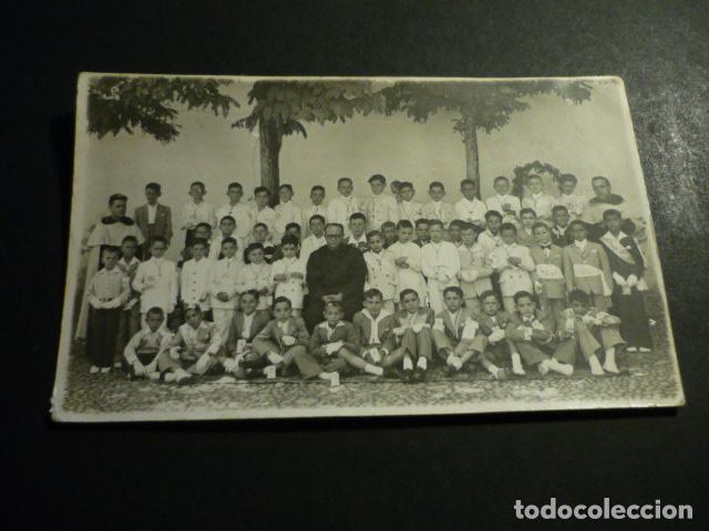 Postcards: TOMELLOSO CIUDAD REAL GRUPO DE NI&Ntilde;OS PRIMERA COMUNION CON SACERDOTE POSTAL FOTOGRAFICA