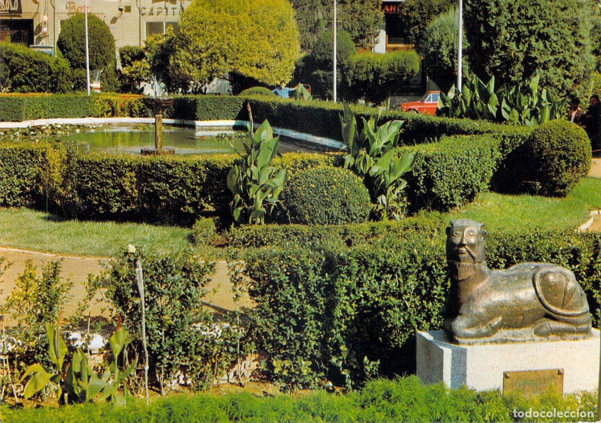 Postales: Postal de la Bicha de Balazote en los jardines de Albacete