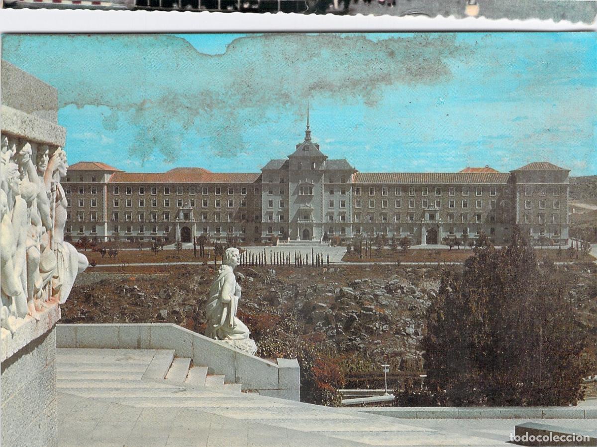 Postales: Postal de Toledo con el Monumento al Angel de la Victoria y Academia de Infanteria