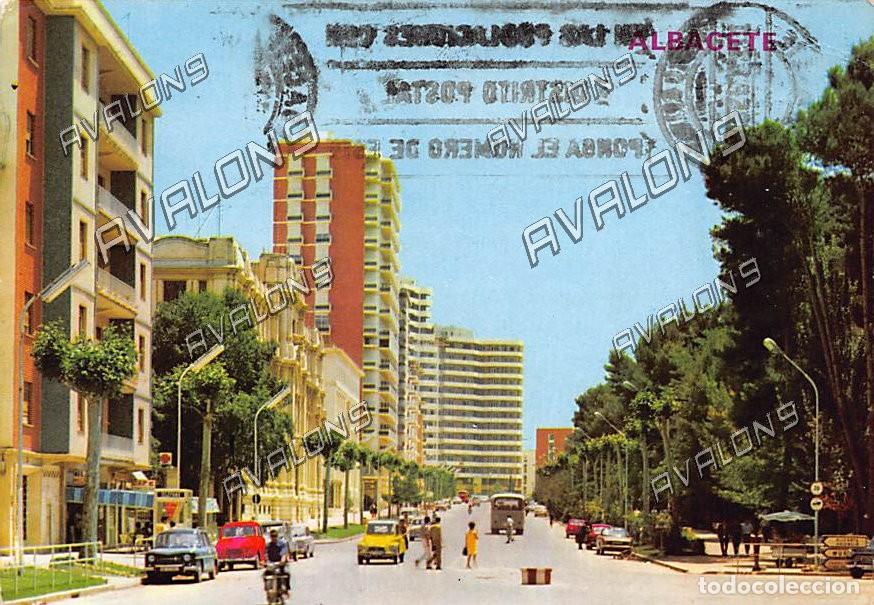 Postales: Avenida Rodr&iacute;guez Acosta (Albacete) - Circulada con sellos - 1977