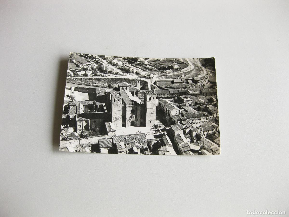Postales: TARJETA POSTAL FOTOGR&Aacute;FICA DE SIGUENZA. GUADALAJARA. VISTA A&Eacute;REA. SIN CIRCULAR. PAISAJES ESPA&Ntilde;OLES
