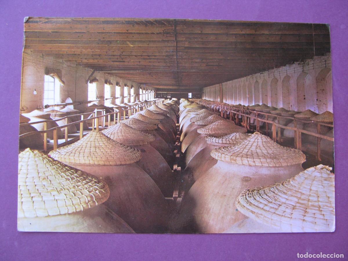 Postales: POSTAL DE VALDEPE&Ntilde;AS. GRAN BODEGA DE VINO FAMOSO DE ESPA&Ntilde;A. COOPERATIVA LA INVENCIBLE. 1965.