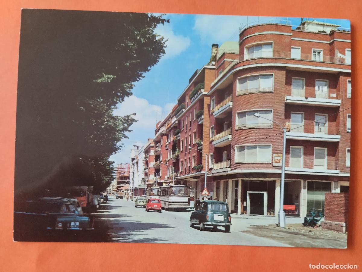 Postales: TALAVERA DE LA REINA, TOLEDO, AVENIDA DEL GENERAL YAG&Uuml;E. .. RENAULT 4..