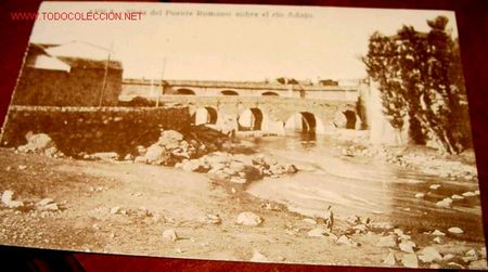 Postales: ANTIGUA POSTAL DE AVILA - VISTA DEL PUENTE ROMANO SOBRE EL RIO ADAJO