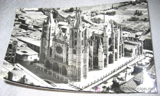 Postales: ANTIGUA FOTO POSTAL DE LEON AEREA - CATEDRAL - CIRCULADA - ED. AEROPOST.