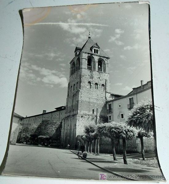 Postales: ANTIGUA FOTO POSTAL DE LEON - 59 - TORRE DE SAN ISIDOROY MURALLAS - EDICIONES ARTIGOT - SIN CIRCULAR
