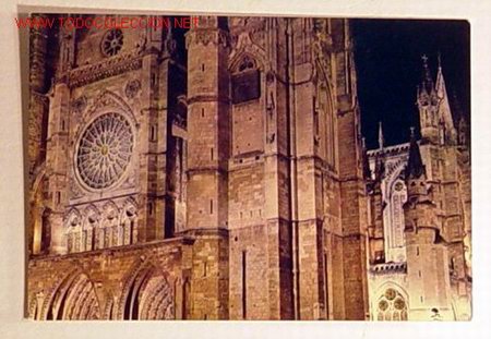 Postales: POSTAL-15-LEON.CATEDRAL.VIDRIERAS DE NOCHE.No circulada.