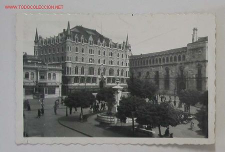 Postales: TARJETA POSTAL LEON. Plaza de los Botines. N&ordm; 25