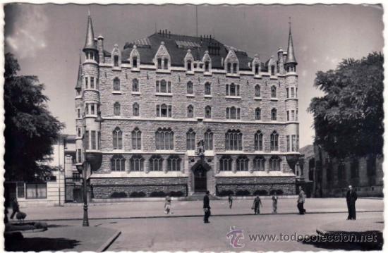 Postales: Tarjeta Postal de Leon - Edificio de la Caja de Ahorros y Monte de Piedad (Casa Botines) - Foto 1