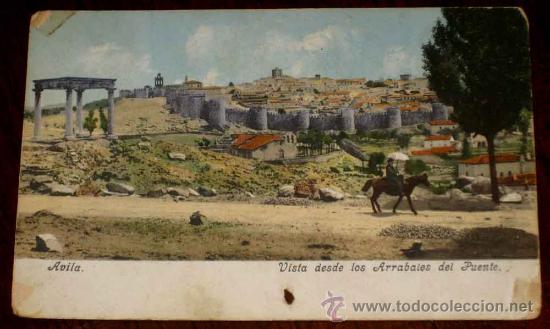 Postales: ANTIGUA POSTAL DE AVILA - VISTA DESDE LOS ARRABALES DEL PUENTE - CIRCULADA - CON DESPERFECTOS - ED.