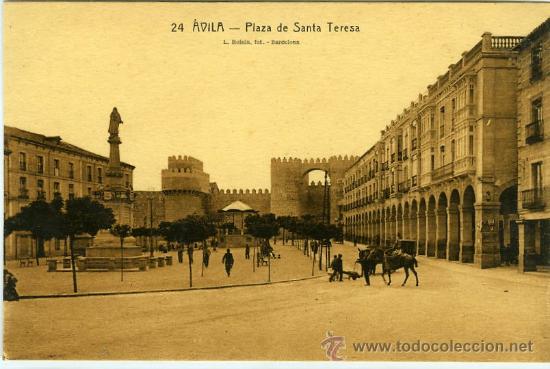 Postales: POSTAL AVILA PLAZA DE SANTA TERESA CON GENTES DEL LUGAR