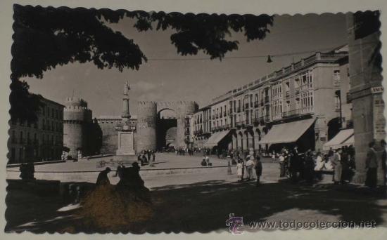 Postales: ANTIGUO FOTO POSTAL DE AVILA - PLAZA DE SANA TERESA - ED. GARCIA GARRABELLA - NO CIRCULADA.