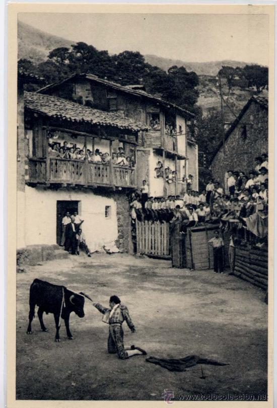 Postales: MIJARES(&Aacute;VILA).-NOVILLADA EN LA PLAZA DEL PUEBLO