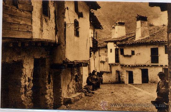 Postales: GUISANDO(&Aacute;VILA).- LA PLAZA DEL PUEBLO