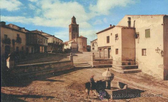 Postales: AR&Eacute;VALO(&Aacute;VILA).-FUENTE DE LOS CUATRO CA&Ntilde;OS Y PLAZA DE LA VILLA
