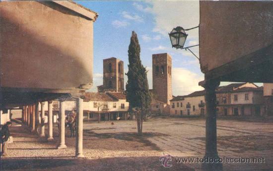 Postales: AR&Eacute;VALO(&Aacute;VILA).-PLAZA DE LA VILLA, AL FONDO LAS TORRES GEMELAS DE SAN MART&Iacute;N