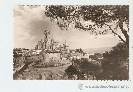 Postales: SEGOVIA - LA CATEDRAL VISTA DESDE EL PINAR