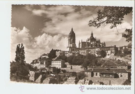 Postales: SEGOVIA - LA CATEDRAL VISTA DESDE EL PINAR