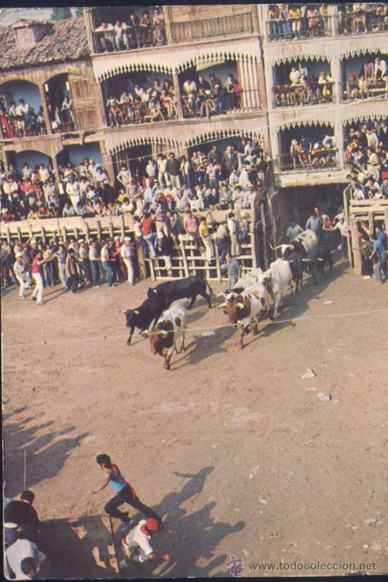 Postales: PE&Ntilde;AFIEL(VALLADOLID).- PLAZA DEL COSO.-EL ENCIERRO